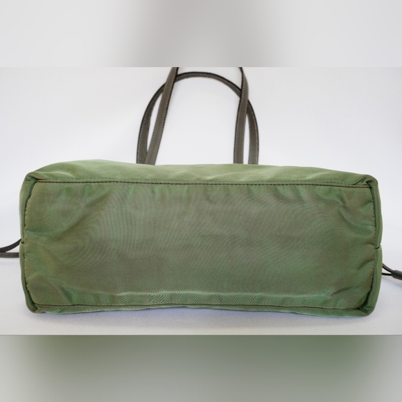 Prada Green Nylon and Saffiano Tote bag - Picture 4 of 12